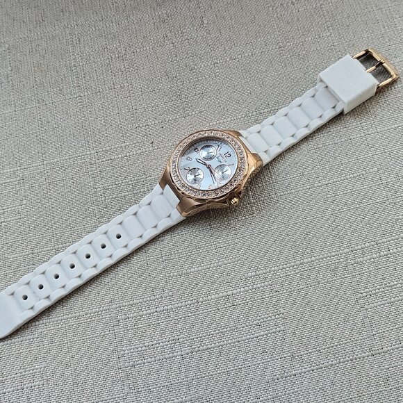 Invicta Angel Ladies Wristwatch Gold Tone Bezel Crystal Accent Watch Read desc - Picture 3 of 12